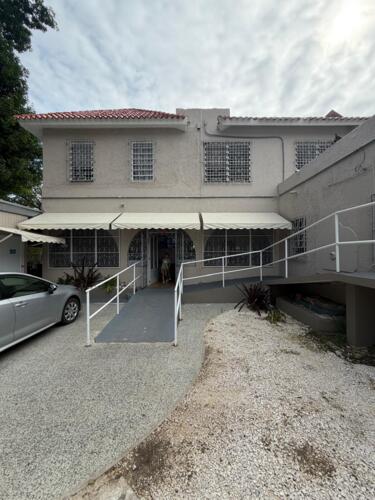                                                                                             🕒 Cuidado integral las 24 horas
🩺 Servicios Médicos Multidisciplinarios
Contamos con un equipo de profesionales comprometidos con la salud integral:

• Médico Generalista
• Dentista
• Oftalmología
• Podiatra
• Nutricionista
• Trabajo Social
• Líder Recreativo

Servicios especializados
Disponemos de:
• Hogar con servicios de enfermería
• Hogar con servicios de laboratorio
• Hogar con servicio de entrega de medicamentos
• Hogar con líder recreativo, promoviendo actividades que estimulan la mente y el cuerpo

🎉 Actividades y Bienestar
Actividades recreativas dentro y fuera del hogar.
• Salidas supervisadas.
• Visitas de la iglesia según la creencia religiosa del
                                                                                    