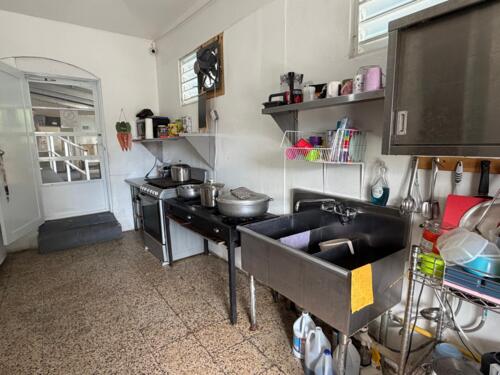                                                                                             🕒 Cuidado integral las 24 horas
🩺 Servicios Médicos Multidisciplinarios
Contamos con un equipo de profesionales comprometidos con la salud integral:

• Médico Generalista
• Dentista
• Oftalmología
• Podiatra
• Nutricionista
• Trabajo Social
• Líder Recreativo

Servicios especializados
Disponemos de:
• Hogar con servicios de enfermería
• Hogar con servicios de laboratorio
• Hogar con servicio de entrega de medicamentos
• Hogar con líder recreativo, promoviendo actividades que estimulan la mente y el cuerpo

🎉 Actividades y Bienestar
Actividades recreativas dentro y fuera del hogar.
• Salidas supervisadas.
• Visitas de la iglesia según la creencia religiosa del
                                                                                    