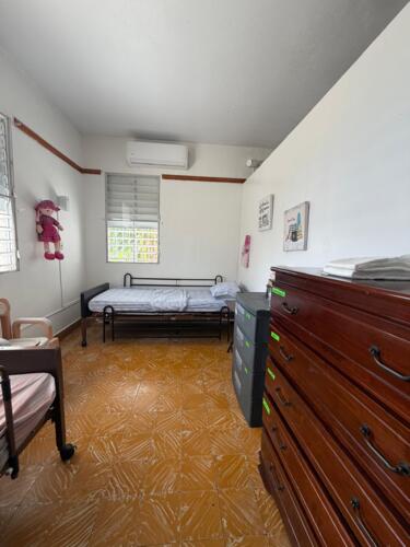                                                                                             🕒 Cuidado integral las 24 horas
🩺 Servicios Médicos Multidisciplinarios
Contamos con un equipo de profesionales comprometidos con la salud integral:

• Médico Generalista
• Dentista
• Oftalmología
• Podiatra
• Nutricionista
• Trabajo Social
• Líder Recreativo

Servicios especializados
Disponemos de:
• Hogar con servicios de enfermería
• Hogar con servicios de laboratorio
• Hogar con servicio de entrega de medicamentos
• Hogar con líder recreativo, promoviendo actividades que estimulan la mente y el cuerpo

🎉 Actividades y Bienestar
Actividades recreativas dentro y fuera del hogar.
• Salidas supervisadas.
• Visitas de la iglesia según la creencia religiosa del
                                                                                    