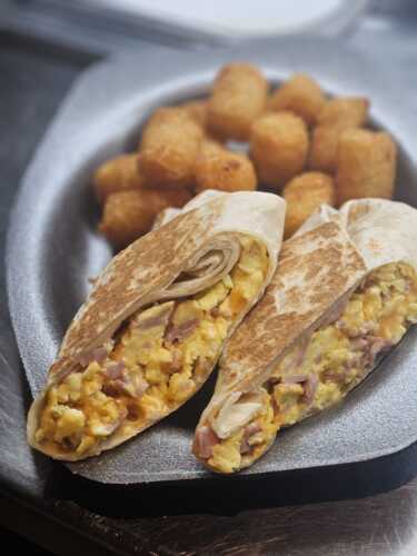                                                                                             • Desayunos
• Almuerzos criollos
• Dulces, panes, bizcochos y más
• Todo preparado al momento.
                                                                                    