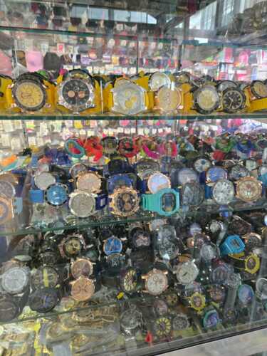 • Joyería
• Oro (compra y venta)
• Stainless Steel (venta)
• Fantasía
• Relojes (baterías y pasadores)
• Accesorios