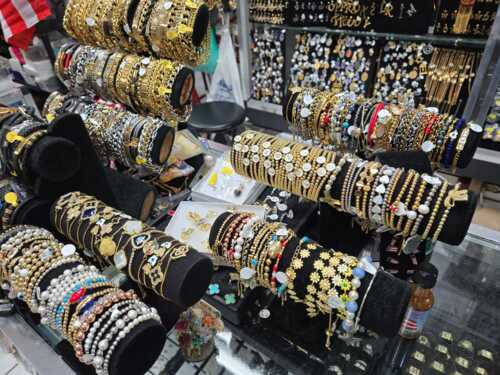 • Joyería
• Oro (compra y venta)
• Stainless Steel (venta)
• Fantasía
• Relojes (baterías y pasadores)
• Accesorios