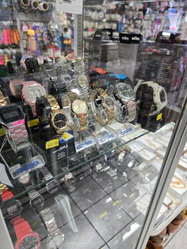 • Joyería
• Oro (compra y venta)
• Stainless Steel (venta)
• Fantasía
• Relojes (baterías y pasadores)
• Accesorios