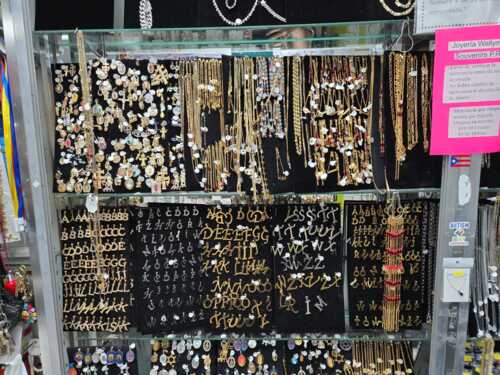 • Joyería
• Oro (compra y venta)
• Stainless Steel (venta)
• Fantasía
• Relojes (baterías y pasadores)
• Accesorios