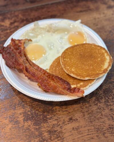                                                                                             • Todo tipo de desayunos y sándwiches
• Variedad de platos
• Refrescos, juegos y café y más
                                                                                    