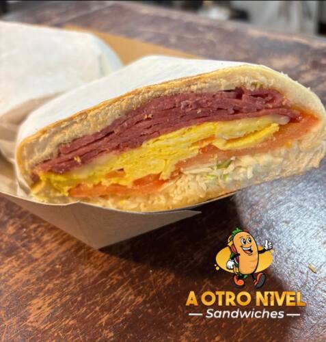                                                                                             • Todo tipo de desayunos y sándwiches
• Variedad de platos
• Refrescos, juegos y café y más
                                                                                    