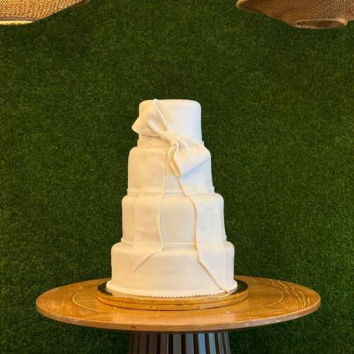                                                                                             Productos:
• Finos y elaborados bizcochos "Home Made"
• Cup Cakes
• Postres variados
• Almuerzos saludables
• Desayunos
• Bizcochos To Go 

Servicios:
• Organización de eventos privados (cumpleaños, bodas, actividades corporativas, eclesiásticas, etc.)
• Decoración de eventos
• Iluminación para eventos
• Música para eventos
• Alquiler de mobiliario para fiestas
• Salón de eventos
                                                                                    