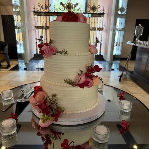                                                                                             Productos:
• Finos y elaborados bizcochos "Home Made"
• Cup Cakes
• Postres variados
• Almuerzos saludables
• Desayunos
• Bizcochos To Go 

Servicios:
• Organización de eventos privados (cumpleaños, bodas, actividades corporativas, eclesiásticas, etc.)
• Decoración de eventos
• Iluminación para eventos
• Música para eventos
• Alquiler de mobiliario para fiestas
• Salón de eventos
                                                                                    