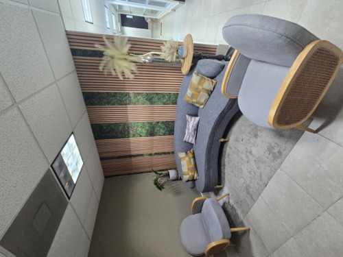                                                                                             En Dynamics Chiropractic Center, somos un Centro Quiropráctico dedicado al diagnóstico y cuidado de problemas relacionados con la columna vertebral y el sistema nervioso central.

Ofrecemos:
• Cuidado Quiropráctico para toda la familia
• Consejería Nutricional
• Suplementos Nutricionales
• Aceites Esenciales 
• Terapia Física 
• Programas de Rehabilitación a través de láser 
• Reeducación Postural y Terapia Magnética
• Masajes Terapéuticos

La Quiropráctica es cada vez más reconocida en el mundo debido a sus innumerables beneficios para la salud. Los ajustes quiroprácticos comúnmente envuelven una gentil fuerza aplicada a uno o más huesos espinales que no estén moviéndose apropiadamente.

Al optimizar la función de nuestro sistema nervioso mediante los ajustes vertebrales, el flujo de información entre nuestro cerebro, médula espinal, nervios raquídeos y cada órgano de nuestro cuerpo se mantiene sin interferencias y nuestro cuerpo alcanza su nivel óptimo de salud y bienestar.
                                                                                    