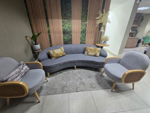                                                                                             En Dynamics Chiropractic Center, somos un Centro Quiropráctico dedicado al diagnóstico y cuidado de problemas relacionados con la columna vertebral y el sistema nervioso central.

Ofrecemos:
• Cuidado Quiropráctico para toda la familia
• Consejería Nutricional
• Suplementos Nutricionales
• Aceites Esenciales 
• Terapia Física 
• Programas de Rehabilitación a través de láser 
• Reeducación Postural y Terapia Magnética
• Masajes Terapéuticos

La Quiropráctica es cada vez más reconocida en el mundo debido a sus innumerables beneficios para la salud. Los ajustes quiroprácticos comúnmente envuelven una gentil fuerza aplicada a uno o más huesos espinales que no estén moviéndose apropiadamente.

Al optimizar la función de nuestro sistema nervioso mediante los ajustes vertebrales, el flujo de información entre nuestro cerebro, médula espinal, nervios raquídeos y cada órgano de nuestro cuerpo se mantiene sin interferencias y nuestro cuerpo alcanza su nivel óptimo de salud y bienestar.
                                                                                    