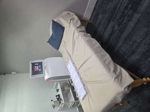                                                                                             En Dynamics Chiropractic Center, somos un Centro Quiropráctico dedicado al diagnóstico y cuidado de problemas relacionados con la columna vertebral y el sistema nervioso central.

Ofrecemos:
• Cuidado Quiropráctico para toda la familia
• Consejería Nutricional
• Suplementos Nutricionales
• Aceites Esenciales 
• Terapia Física 
• Programas de Rehabilitación a través de láser 
• Reeducación Postural y Terapia Magnética
• Masajes Terapéuticos

La Quiropráctica es cada vez más reconocida en el mundo debido a sus innumerables beneficios para la salud. Los ajustes quiroprácticos comúnmente envuelven una gentil fuerza aplicada a uno o más huesos espinales que no estén moviéndose apropiadamente.

Al optimizar la función de nuestro sistema nervioso mediante los ajustes vertebrales, el flujo de información entre nuestro cerebro, médula espinal, nervios raquídeos y cada órgano de nuestro cuerpo se mantiene sin interferencias y nuestro cuerpo alcanza su nivel óptimo de salud y bienestar.
                                                                                    