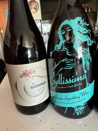                                                                                             • Alta cocina (Fine dining)
• Cata de vinos y degustaciones
• Eventos y seminarios de vino
• Regalos y experiencias personalizadas
• Eventos corporativos
                                                                                    