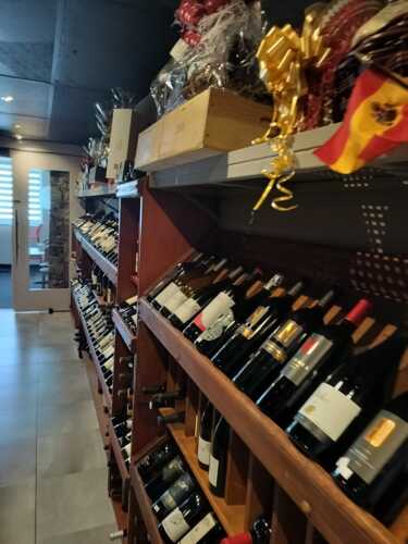                                                                                             • Alta cocina (Fine dining)
• Cata de vinos y degustaciones
• Eventos y seminarios de vino
• Regalos y experiencias personalizadas
• Eventos corporativos
                                                                                    