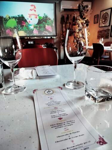                                                                                             • Alta cocina (Fine dining)
• Cata de vinos y degustaciones
• Eventos y seminarios de vino
• Regalos y experiencias personalizadas
• Eventos corporativos
                                                                                    