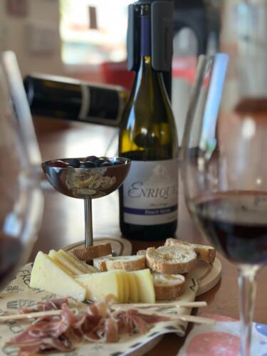                                                                                             • Alta cocina (Fine dining)
• Cata de vinos y degustaciones
• Eventos y seminarios de vino
• Regalos y experiencias personalizadas
• Eventos corporativos
                                                                                    