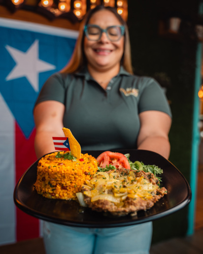                                                                                             • Servicio de Entrega (Vega Baja)
• Carry out (Llamar para recoger)
• Servicio de Catering
• Salón de Actividades con aire acondicionado
                                                                                    