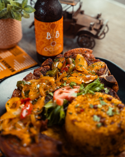                                                                                             • Servicio de Entrega (Vega Baja)
• Carry out (Llamar para recoger)
• Servicio de Catering
• Salón de Actividades con aire acondicionado
                                                                                    