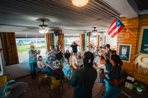                                                                                             • Servicio de Entrega (Vega Baja)
• Carry out (Llamar para recoger)
• Servicio de Catering
• Salón de Actividades con aire acondicionado
                                                                                    