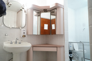                                                                                             • Líder recreativo
• Acceso a farmacia y laboratorio
• Actividades dentro y fuera del hogar
• Enfermera, médico, psicólogo y psiquiatra
                                                                                    