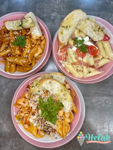                                                                                             •  Mantecados preparados al instante con nitrógeno líquido
• Desayuno y brunch disponible hasta la hora de cierre
•  Almuerzo de lunes a viernes (excepto martes) 
• Brunch los fines de semana, ideal para parejas y familias
                                                                                    
