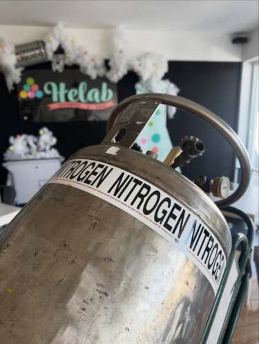                                                                                             •  Mantecados preparados al instante con nitrógeno líquido
• Desayuno y brunch disponible hasta la hora de cierre
•  Almuerzo de lunes a viernes (excepto martes) 
• Brunch los fines de semana, ideal para parejas y familias
                                                                                    