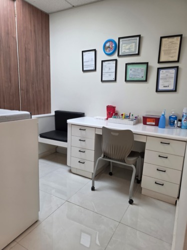 • COVID
• Mycoplasma
• Influenza
• Certificado de matrimonio
• Certificado de salud
• Entre otros servicios de laboratorio
• Servicio al hogar: llamar para coordinar cita.