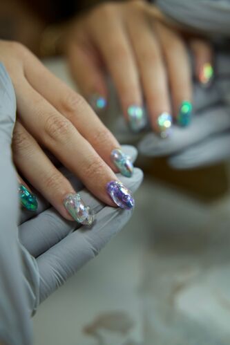 • Servicios de Belleza
• Uñas
• Estilismo Profesional
• Maquillaje Profesional
• Extensiones de Pestañas
• Diseño de Cejas — depilación, laminado, tintes y henna
• Manicura y Pedicura
• Spa Capilar