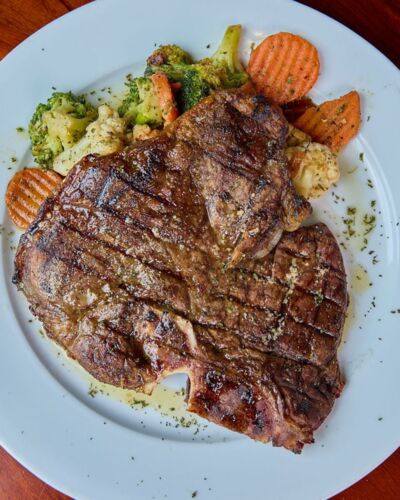 -Carnes a la parrilla
-Mariscos frescos
-Comida criolla
-Aperitivos variados
-Postres
-Cava de vinos
-Cervezas artesanales
-Mojitos y cócteles
¡Y mucho más!