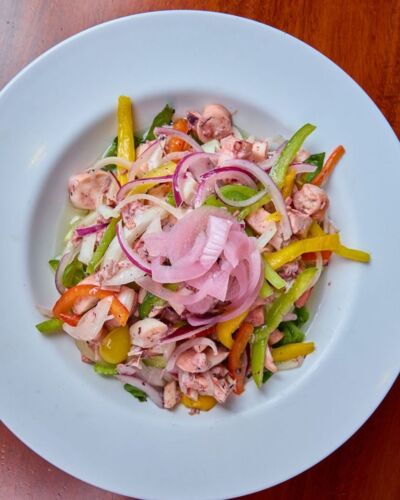 -Carnes a la parrilla
-Mariscos frescos
-Comida criolla
-Aperitivos variados
-Postres
-Cava de vinos
-Cervezas artesanales
-Mojitos y cócteles
¡Y mucho más!