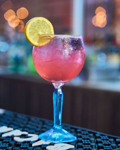 -Carnes a la parrilla
-Mariscos frescos
-Comida criolla
-Aperitivos variados
-Postres
-Cava de vinos
-Cervezas artesanales
-Mojitos y cócteles
¡Y mucho más!