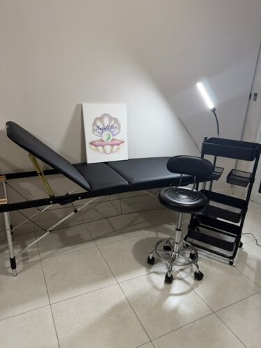 • SHOP:
• Camillas
• Sillas
• Aparatologias
• Vapor
• Lupa
• Luces para Belleza
• Mesas multiusos para belleza
• Case Profesional de Makeup
• Silla de masaje
BOUTIQUE:
• Venta al detal y al por mayor
• Casual
• Formal
• Trajes de baño
• Lencería
• Ropa deportiva
• Fajas
