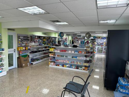 • Recetas médicas
• Medicamentos recetados y OTC
• Productos de salud y bienestar
• Productos de belleza
• Perfumes
• Artículos de cuidado personal
• Artículos de temporada
• Servicio de copias
• Helio para globos