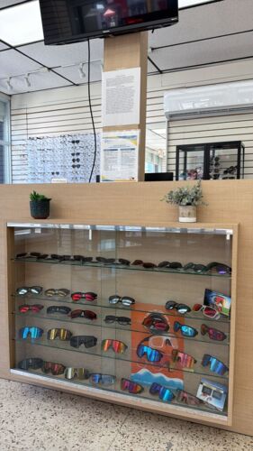 • Espejuelos
• Lentes de contactos
• Gafas de sol
• Accesorios
• Examen de la Vista desde los 2 años
• Monturas recetadas
• Monturas de niños
• Puedes traer tu receta