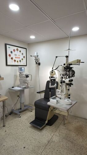 • Espejuelos
• Lentes de contactos
• Gafas de sol
• Accesorios
• Examen de la Vista desde los 2 años
• Monturas recetadas
• Monturas de niños
• Puedes traer tu receta