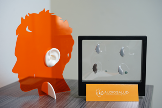                                                                                             • Venta de audífonos digitales y recargables
• Fabricación de audífonos personalizados
• Reparación de audífonos
• Evaluaciones y pruebas auditivas
• Adaptación y programación de audífonos
• Mantenimiento y limpieza de audífonos
• Garantías extendidas de 6 y 12 meses
• Financiamiento disponible con CareCredit®
• Orientación profesional por audiólogos licenciados
• Tecnología auditiva avanzada
                                                                                    