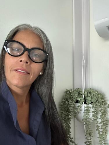 Tratamiento Facial
• Limpieza Profunda
• Facial con Hidratación
• Hidrofacial
• Facial Microdermabrasion
• Facial con Dermaplaning
Damas – Peinados
• Dependiendo el largo del cabello
• Lavado Cabello