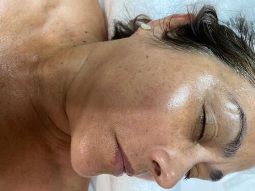                                                                                             Tratamiento Facial
• Limpieza Profunda
• Facial con Hidratación
• Hidrofacial
• Facial Microdermabrasion
• Facial con Dermaplaning

Damas – Peinados
• Dependiendo el largo del cabello
• Lavado Cabello
                                                                                    