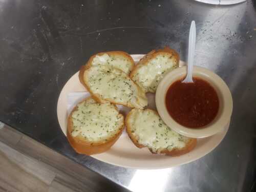 • Pizza
• Calzone
• Alitas
• Palitos con Queso
• Lasagna
• Pastas
• Bebidas
• Postres