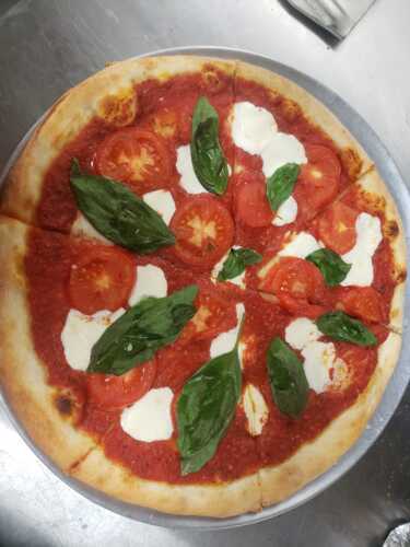• Pizza
• Calzone
• Alitas
• Palitos con Queso
• Lasagna
• Pastas
• Bebidas
• Postres