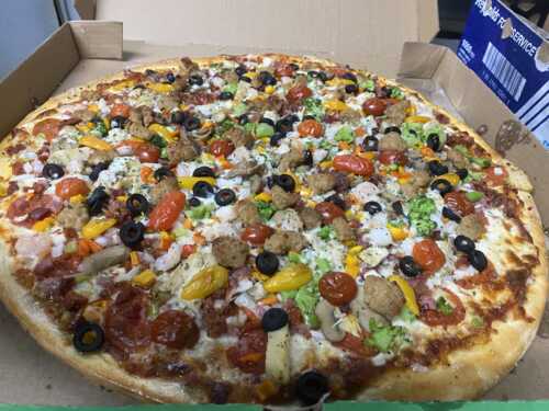 • Pizza
• Calzone
• Alitas
• Palitos con Queso
• Lasagna
• Pastas
• Bebidas
• Postres