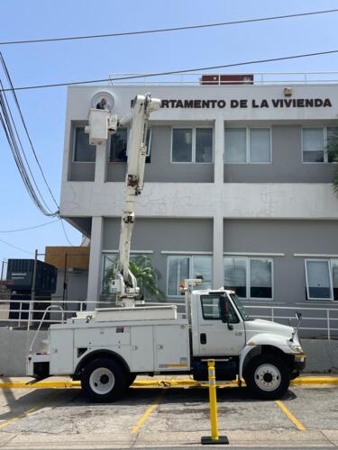 • Soluciones eléctricas certificadas para hogares, comercios e industrias.
• Instalación y mantenimiento de sistemas eléctricos
• Mantenimiento de líneas de alto voltaje y postes eléctricos
• Instalación y mantenimiento de subestaciones
• Instalación y mantenimiento de alumbrado exterior
• Mantenimiento de generadores eléctricos