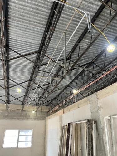 • Soluciones eléctricas certificadas para hogares, comercios e industrias.
• Instalación y mantenimiento de sistemas eléctricos
• Mantenimiento de líneas de alto voltaje y postes eléctricos
• Instalación y mantenimiento de subestaciones
• Instalación y mantenimiento de alumbrado exterior
• Mantenimiento de generadores eléctricos