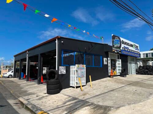 • Balanceo
• Reparación de Gomas
• Venta de Gomas nuevas y usadas
• Venta de Baterías
• Arreglo de Aros