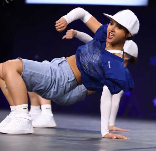                                                                                             • Academia de cheerleading
• Clases de cheerleading
• Gimnasia para atletas de cheerleading
• Clases privadas de gimnasia
• Entrenamiento para competencias de cheerleading
• Desarrollo técnico para atletas
• Programas para niños, jóvenes y adultos
                                                                                    