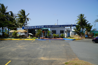 • Especialidad en mariscos
• Comida criolla y carnes
• Bar/Música
• Pescadería Local
• Terraza al aire libre
• WiFi
• Estacionamiento