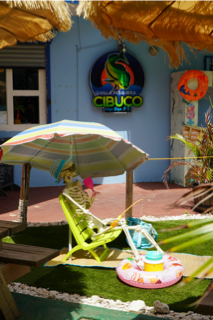 • Especialidad en mariscos
• Comida criolla y carnes
• Bar/Música
• Pescadería Local
• Terraza al aire libre
• WiFi
• Estacionamiento