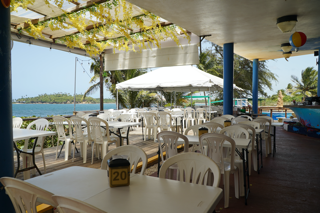 • Especialidad en mariscos
• Comida criolla y carnes
• Bar/Música
• Pescadería Local
• Terraza al aire libre
• WiFi
• Estacionamiento