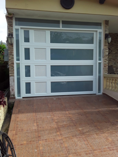                                                                                             Puertas de closet:
 
•  Espejo regular
•  Espejo blanco 
•  PVC 
• Fórmica
•  Variedad de puertas de screens y screens en diferentes tamaños y material de tela
•  Fabricamos puer
                                                                                    