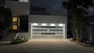                                                                                             Puertas de closet:
 
•  Espejo regular
•  Espejo blanco 
•  PVC 
• Fórmica
•  Variedad de puertas de screens y screens en diferentes tamaños y material de tela
•  Fabricamos puer
                                                                                    