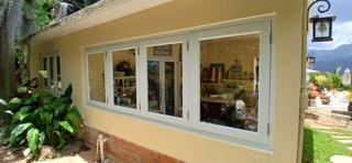                                                                                             Puertas de closet:
 
•  Espejo regular
•  Espejo blanco 
•  PVC 
• Fórmica
•  Variedad de puertas de screens y screens en diferentes tamaños y material de tela
•  Fabricamos puer
                                                                                    
